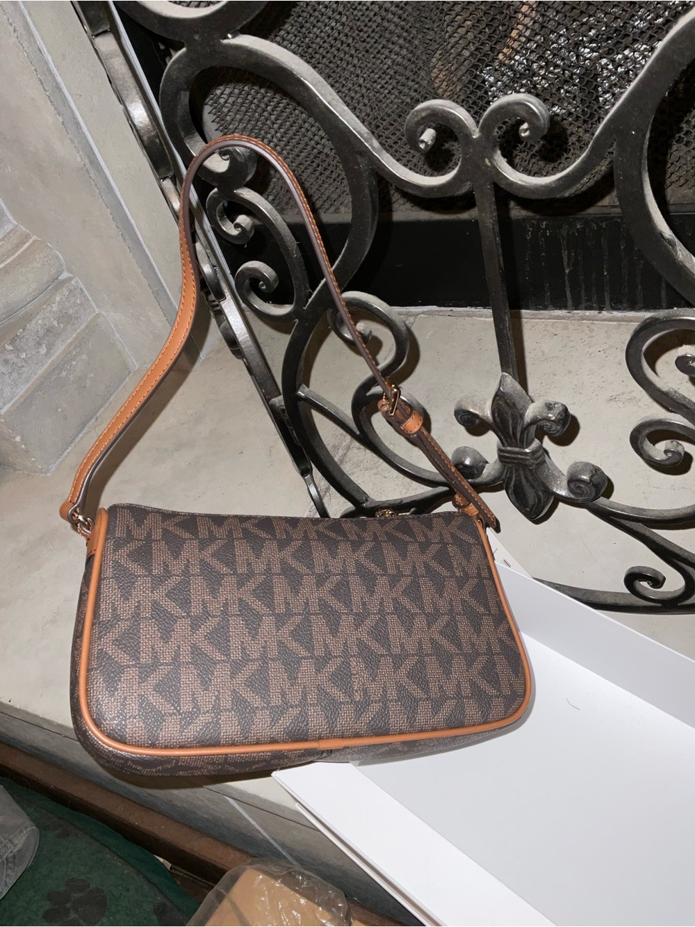Michael Kors Brown MK Signature Shoulder Bag Pouchette Brown NIB - Picture 4 of 4
